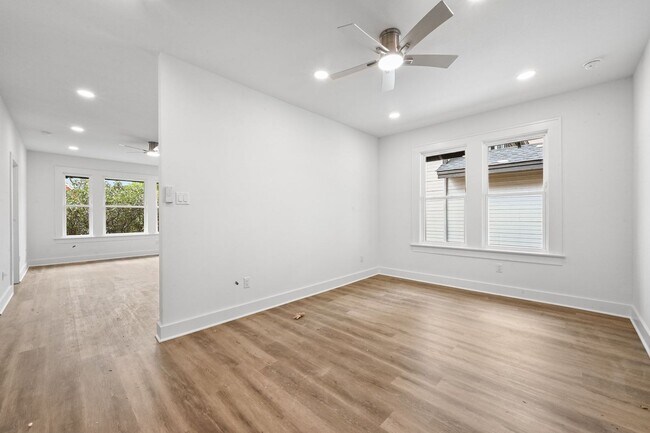 Building Photo - Top of the line House in West Campus for A...