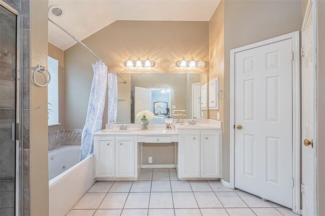 Building Photo - 10323 Emerald Pine Dr