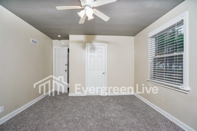 Building Photo - 5125 W Stark St