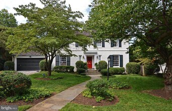 Building Photo - 5944 Searl Terrace