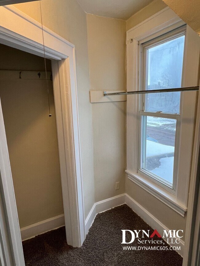 Building Photo - 813-815 S Summit Ave