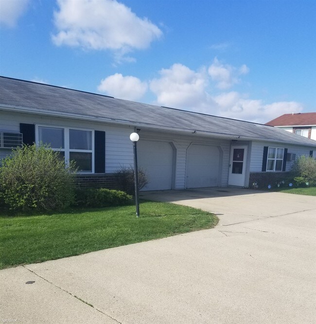 Building Photo - 2 br, 1 bath Apartment - Lutz Road Villas