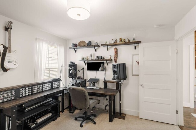 Building Photo - 429 Westboro Dr