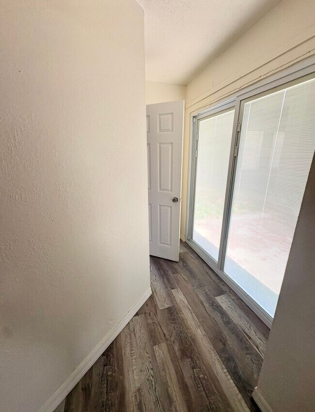 Building Photo - 8151 Hixton Dr