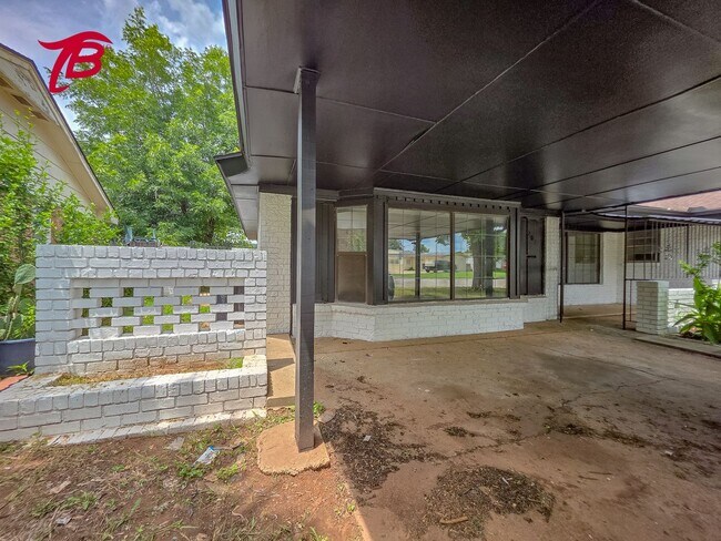 Building Photo - Charming 4-Bedroom Home with Spacious Yard