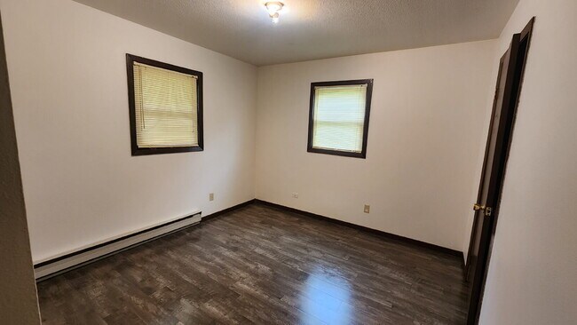 Building Photo - 3 Bedroom Duplex with Large Yard & Attache...