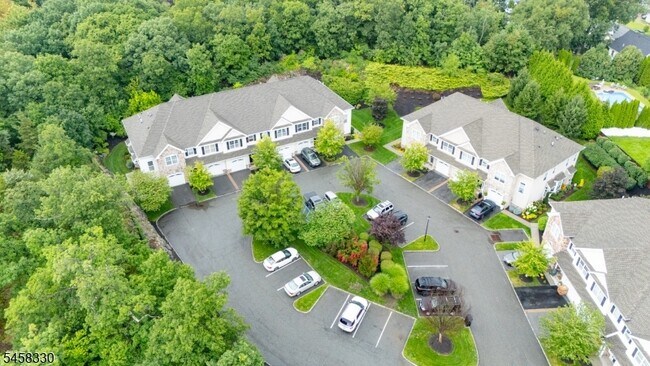 Building Photo - 52 Parkside Dr