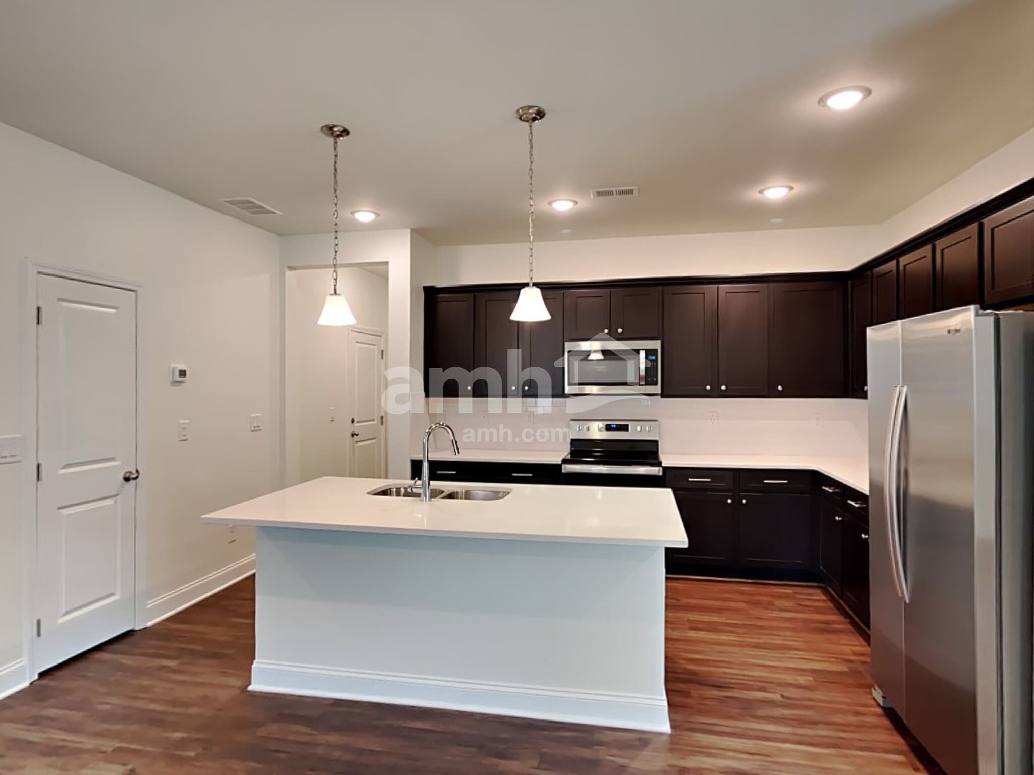 Building Photo - 189 Willow Ln