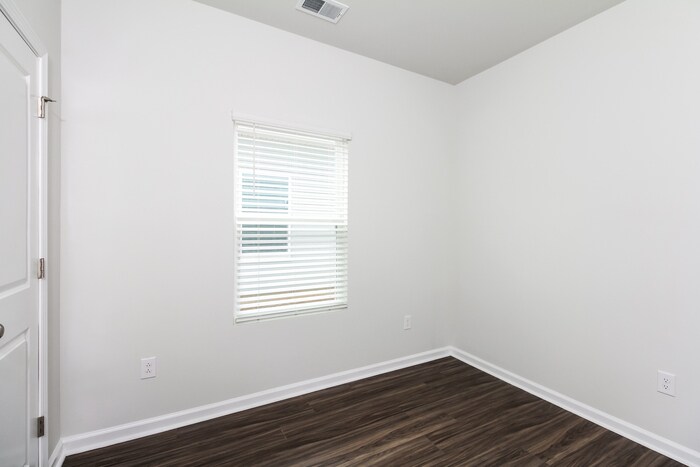 Building Photo - 212 Dorian Lp