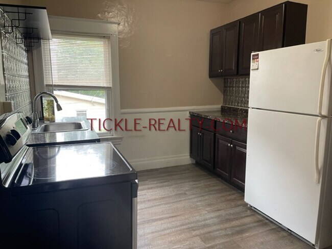 Building Photo - 2-4 Whalin Street