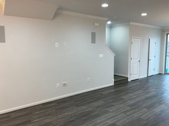 Building Photo - Beautiful 4BR 3.5BA 3 level townhome with 2 car attached garage located in the Cabin Branch Commu...