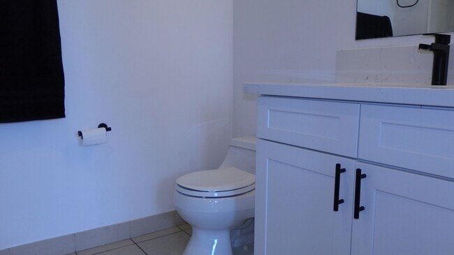 Building Photo - Downtown San Diego 1 bedroom 1 bath apartment For Rent