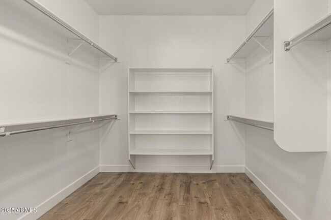 Building Photo - 1236 E Nightingale Ln