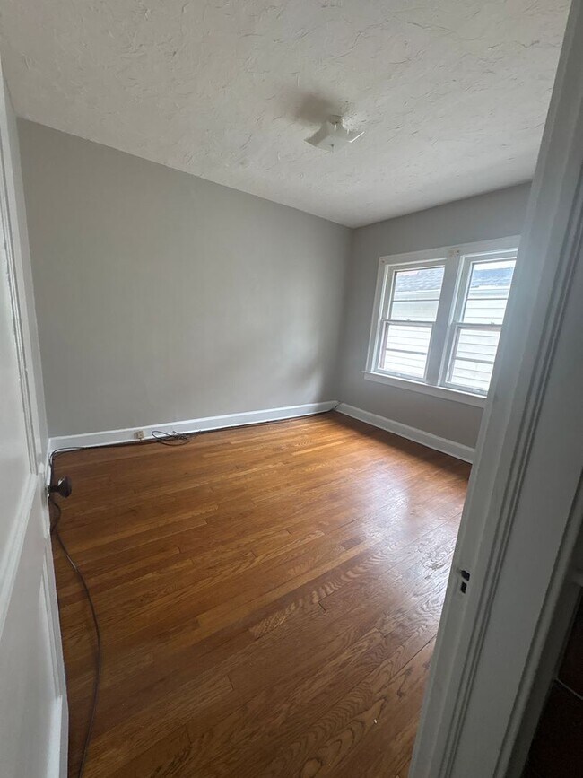Building Photo - Edgewood2179