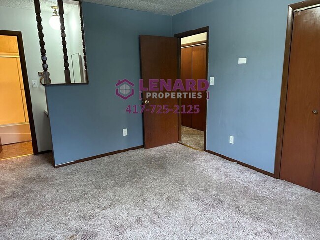 Building Photo - Lexington Duplex