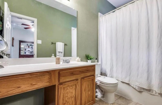 Master Bathroom - 1221 Bristol Ln