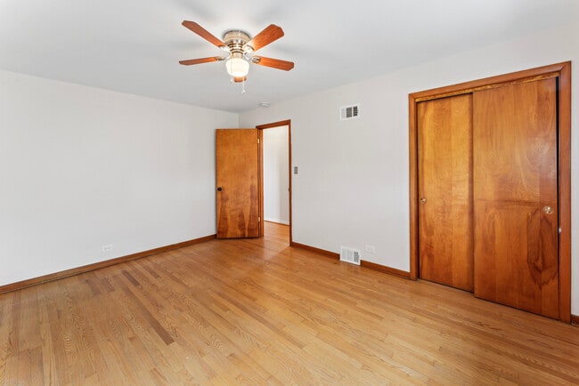 Building Photo - 427 Gilbert Dr