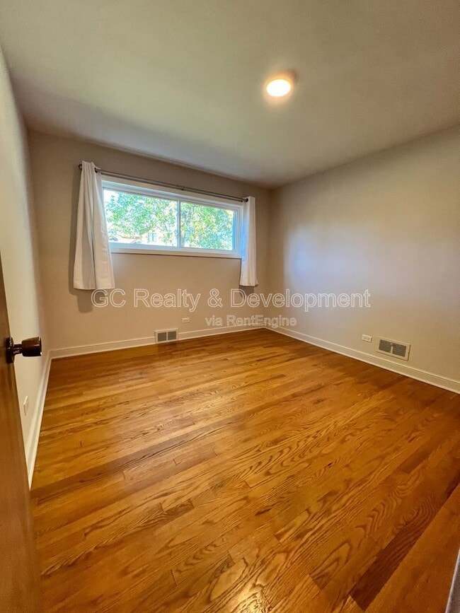 Building Photo - 1409 W 53rd Pl