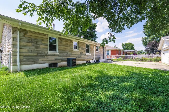 Building Photo - 8003 Canna Dr