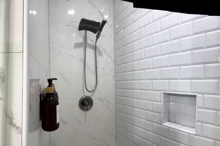 Building Photo - 3402 Las Vistas Ln