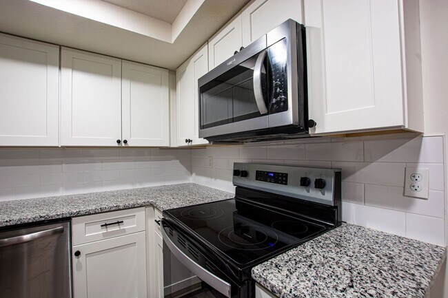 Building Photo - 116-118 N 32nd Avenue