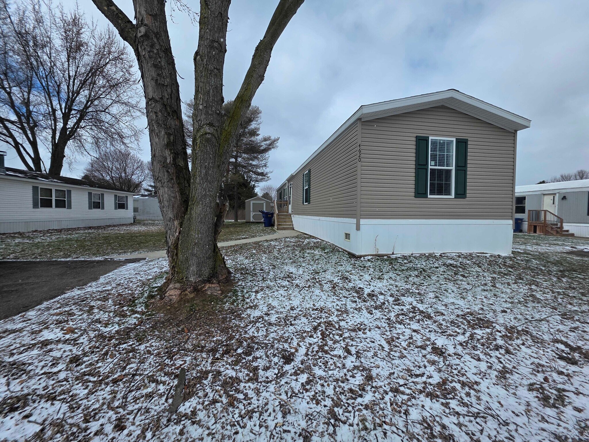 Building Photo - 4620 Hemlock Loop