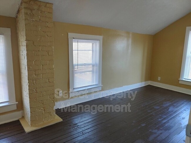 Building Photo - 3420 Plaza Dr