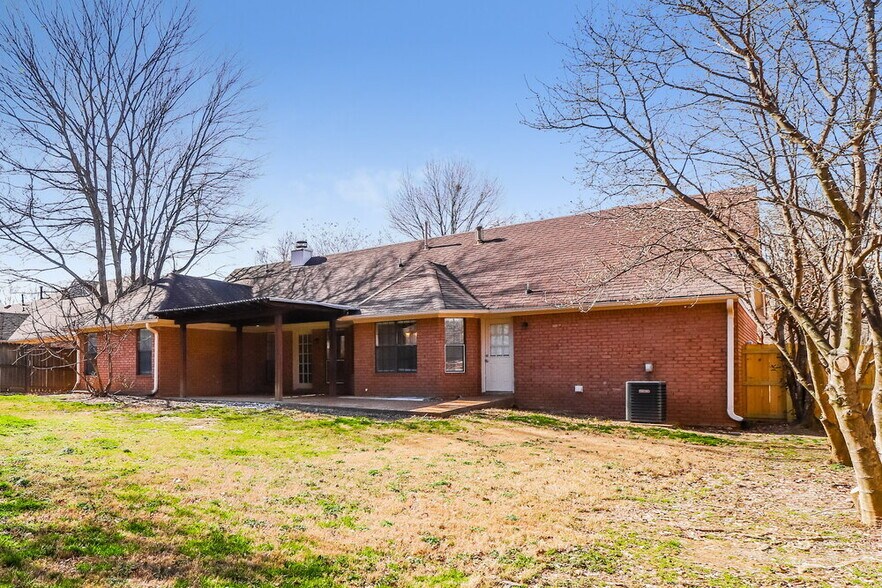Building Photo - 3780 Westridge Cove