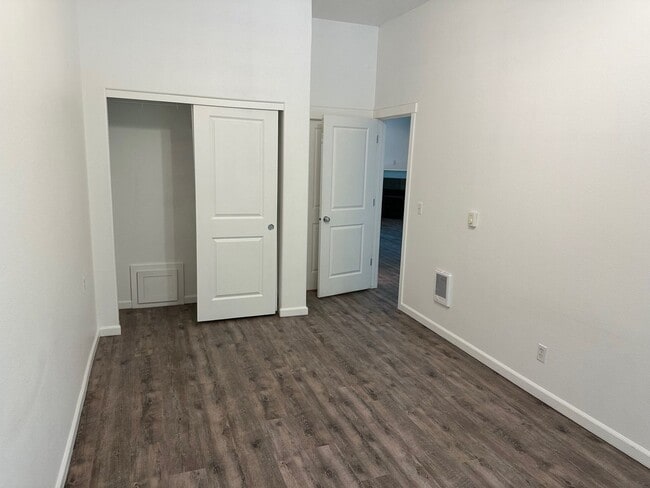 Building Photo - Grand Oaks 2 bedroom Condo