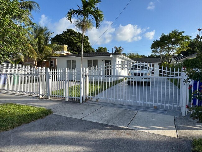 Primary Photo - 1930 NW 18th St