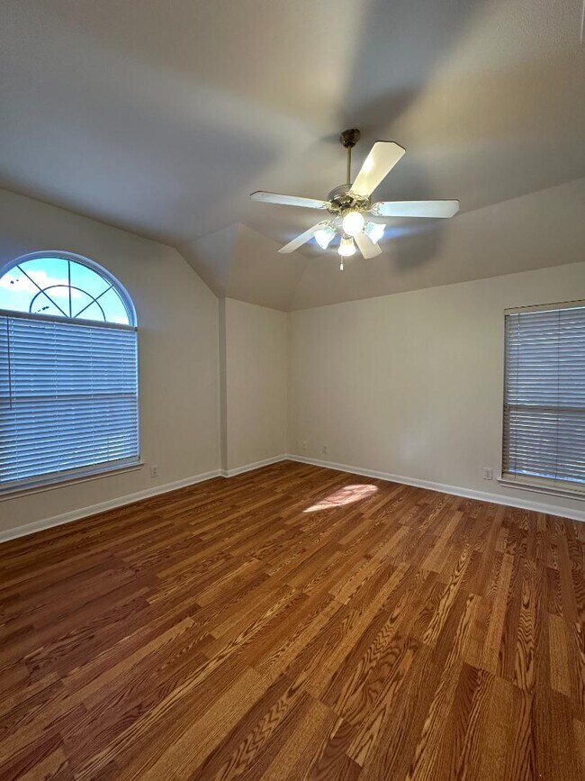 Building Photo - 12360 Hart Crest