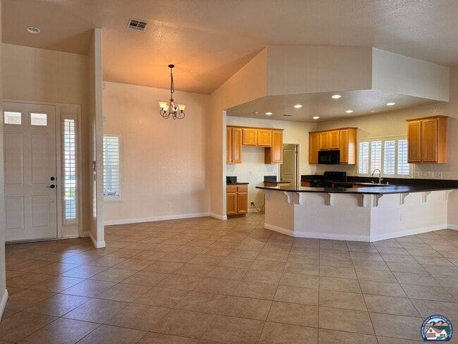 Building Photo - 2640 Lenrey Ave