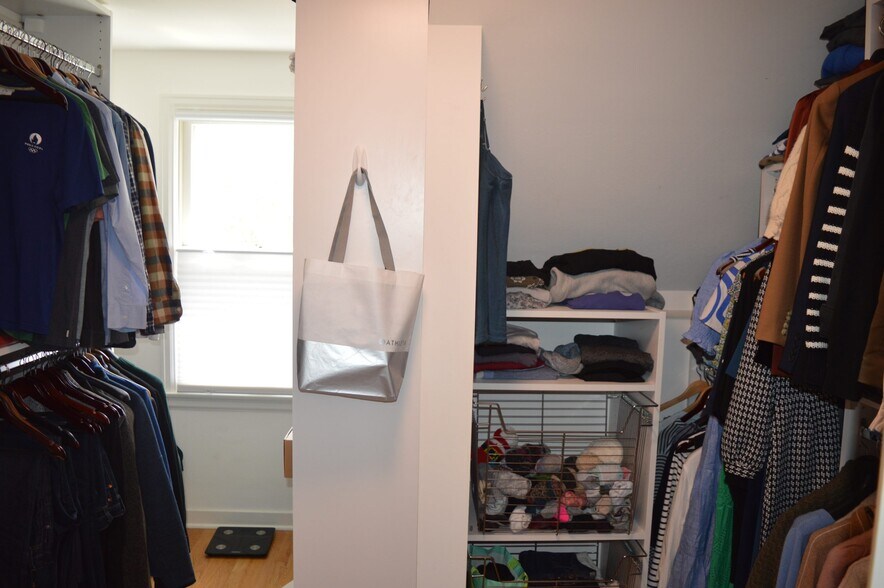 Building Photo - 7002 Hubbard Ave