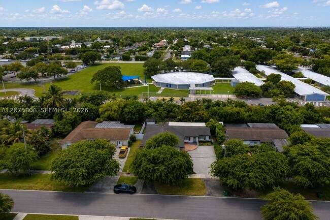 Building Photo - 5380 SW 92nd Ave