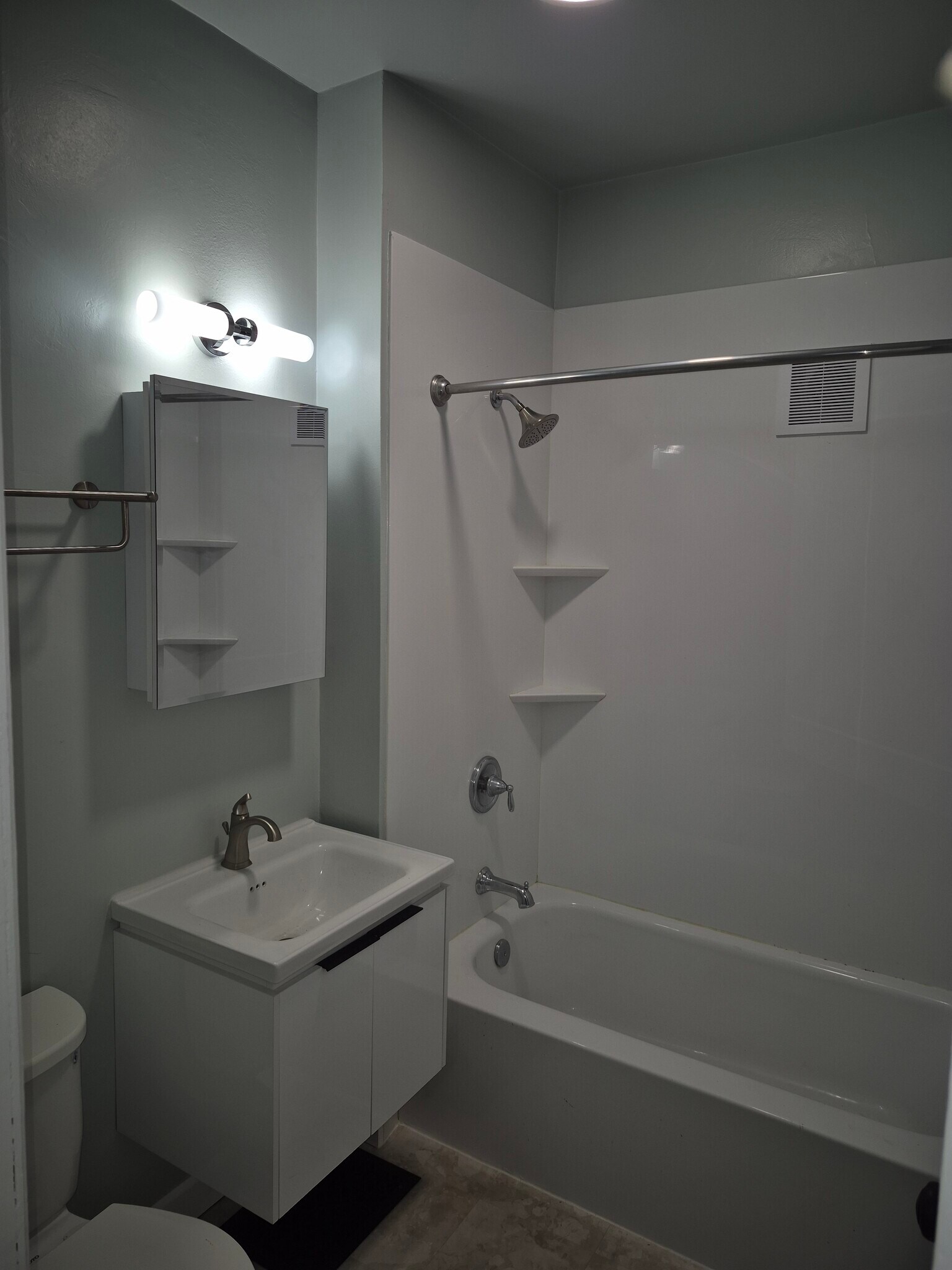 Bathroom - 1047 E Gorham St
