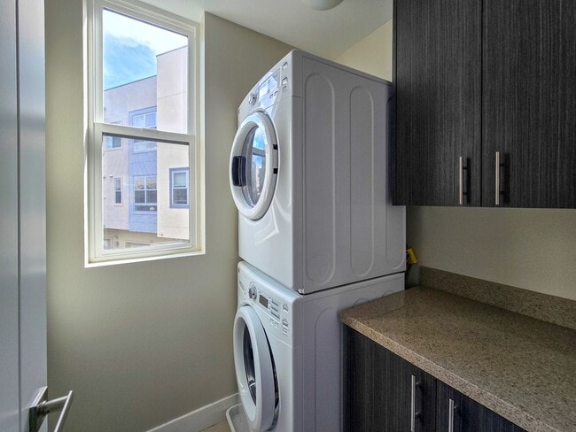 Building Photo - Modern Luxury Condo with Panoramic Views | 3-Story Condo + Private Rooftop Deck