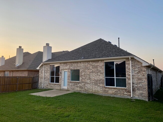 Building Photo - 2692 Lake Ridge Dr