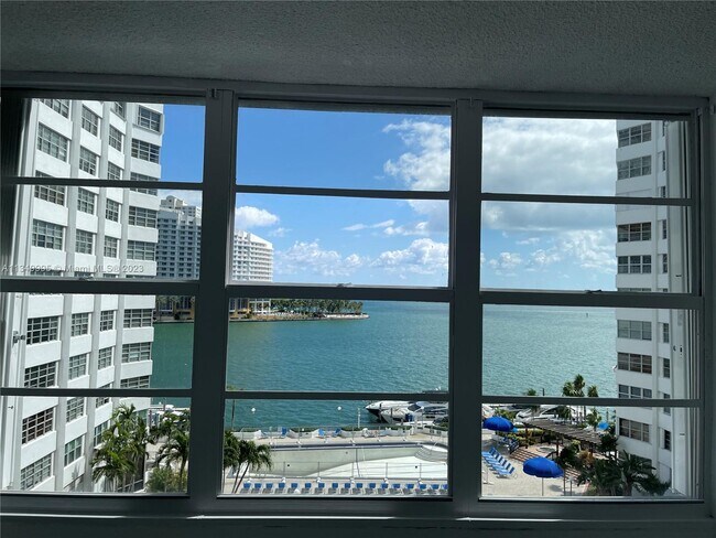 Building Photo - 825 Brickell Bay Dr