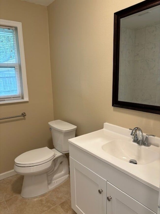 Building Photo - Must See! Renovated 3/2 Block Home Close To River! Water and Lawn Care Included