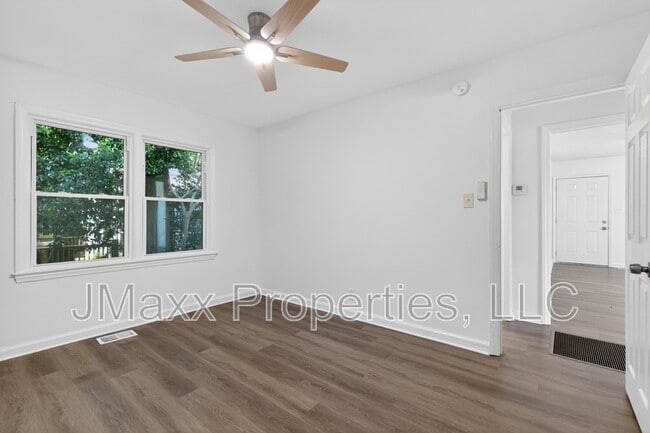 Building Photo - 2036 McPherson Dr