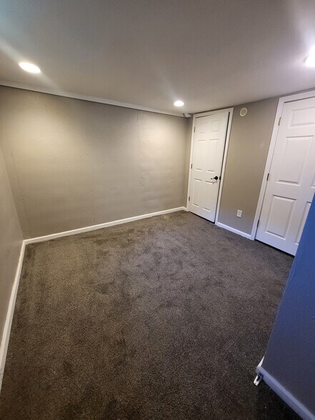 Building Photo - 1210 SE 3rd Ter