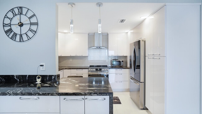 Building Photo - 3550 Galt Ocean Dr