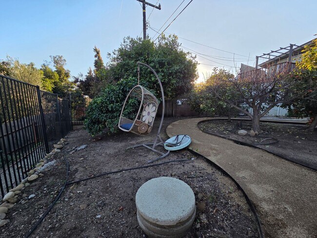 Building Photo - Wonderful Mid Century Home available for lease