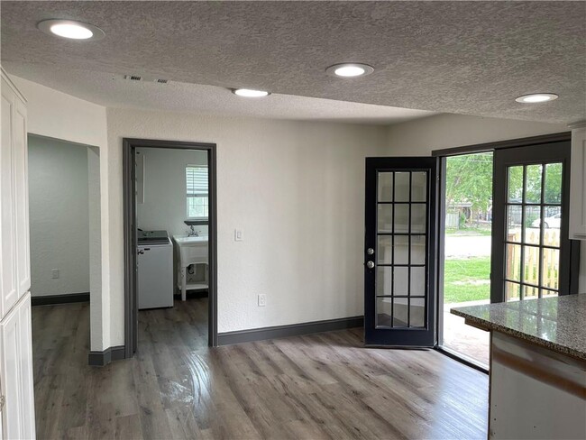 Building Photo - 3014 Meldrum Rd