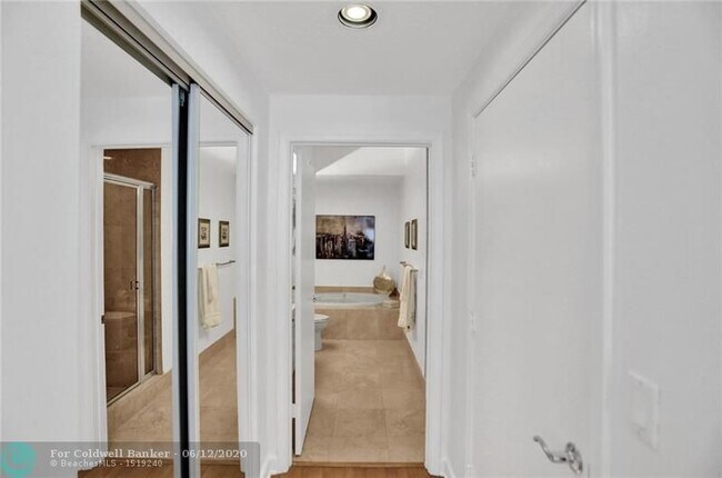 Building Photo - 111 SE 8th Ave