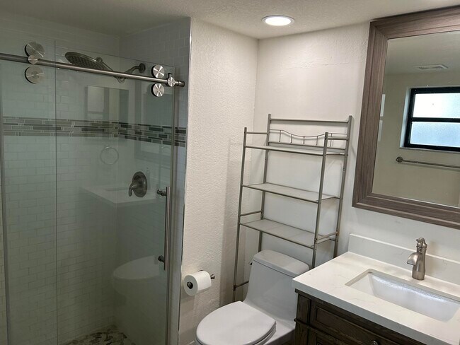 Building Photo - 6162 Amberwoods Dr