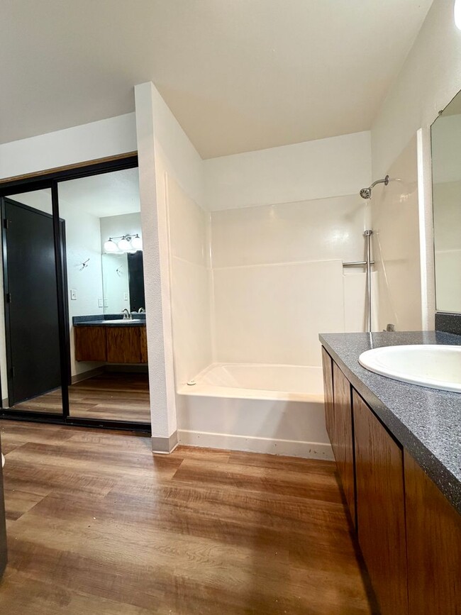 Building Photo - **FREE FIRST MONTH'S RENT** Spacious Townhouse in the Heart of Garden Home~ New LVP Flooring~ Was...