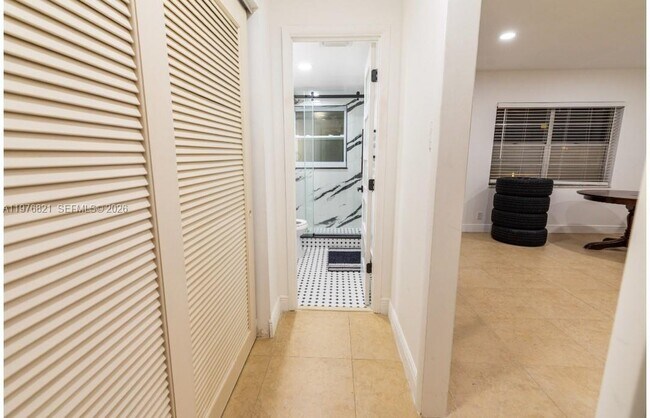 Building Photo - 7300 NW 4th Pl