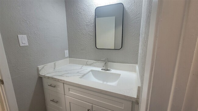 Building Photo - 22131 Pearl Lake Dr