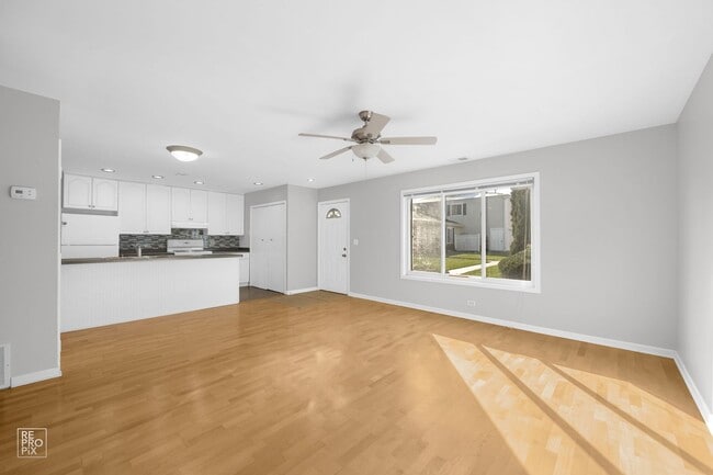 Building Photo - 2 Bedroom 1 Bath Ranch Style Home located in Quincy Park in Prospect Heights!